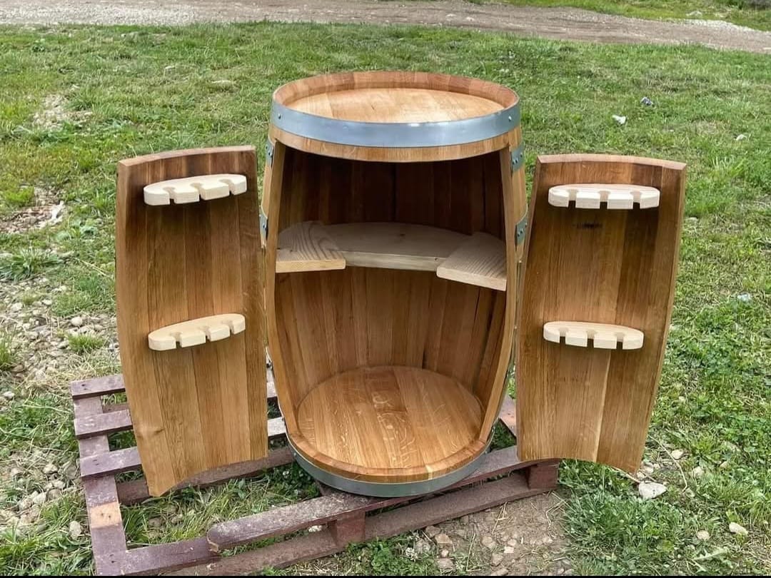 Butoi Rustic Decorativ cu Uși – Minibar cu Personalitate