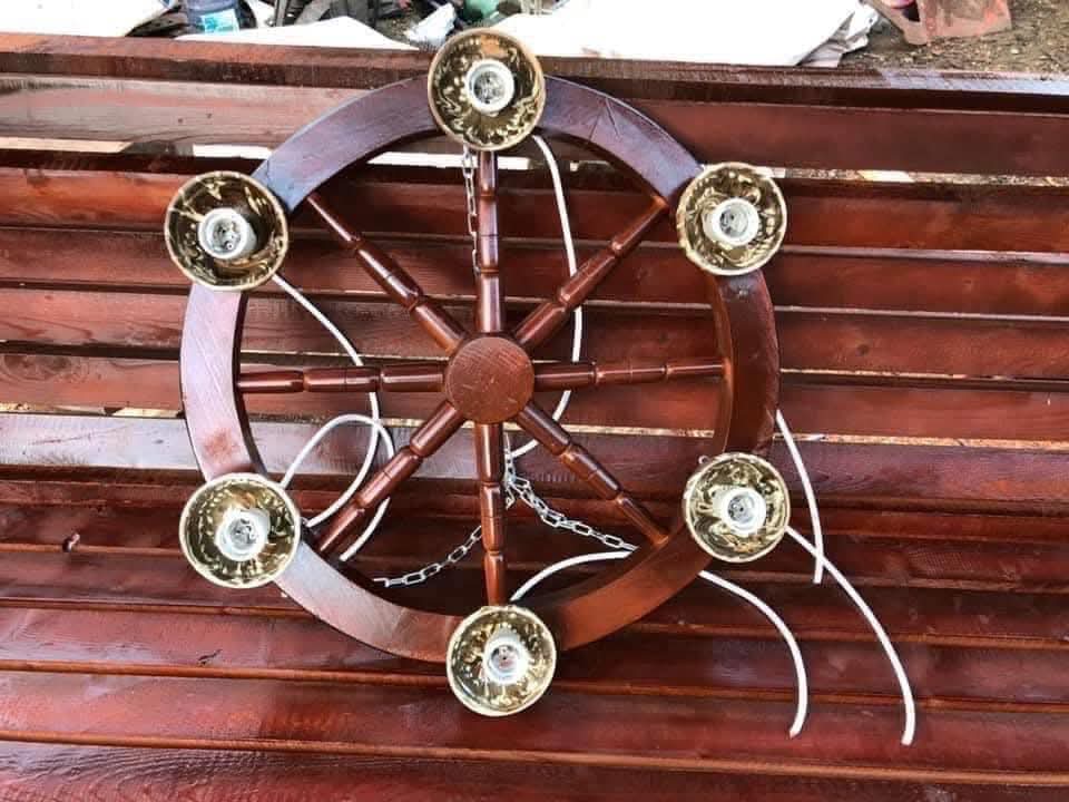 Lustră Rustică din Lemn – Model Roată de Căruță - imagine 5