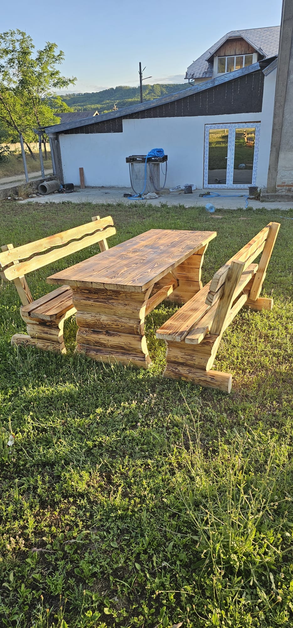 Set Rustic cu Masă și Bănci – Model Clasic cu Picioare Suprapuse - imagine 5