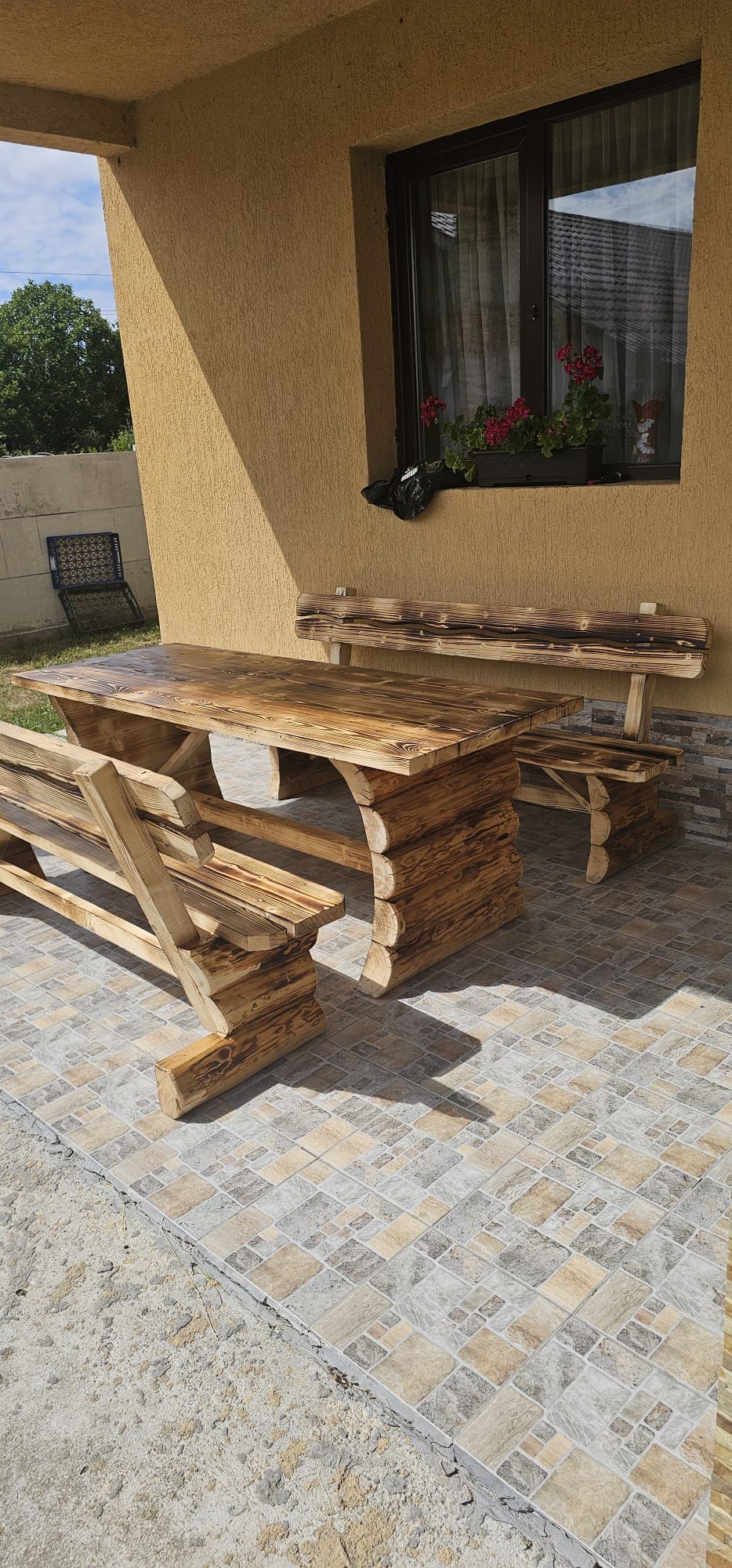 Set Rustic cu Masă și Bănci – Model Clasic cu Picioare Suprapuse - imagine 2