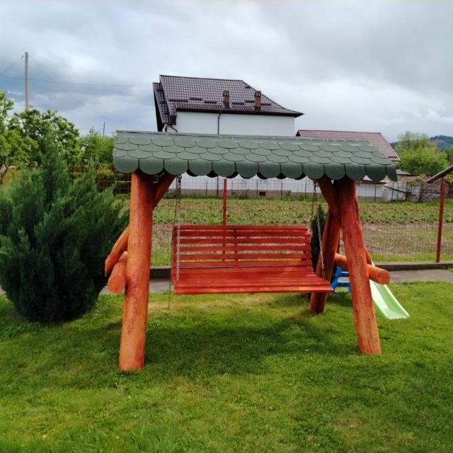 Balansoar Rustic din Lemn Masiv – Model Clasic