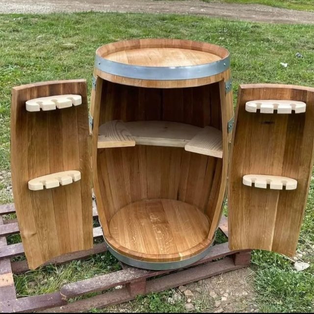 Butoi Rustic Decorativ cu Uși – Minibar cu Personalitate
