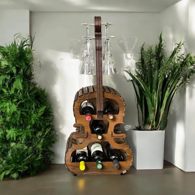 Suport de Sticle și Pahare Rustic – Model Vioară Decorativă