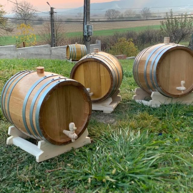 Butoi de Vin din Lemn – Tradiție și Calitate pentru Vinificație Autentică