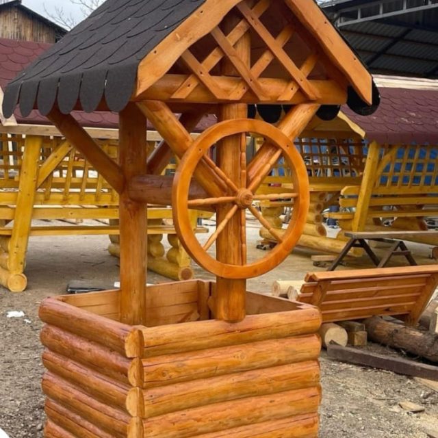 Fântână Decorativă Rustică – Model mare, Lemn Masiv